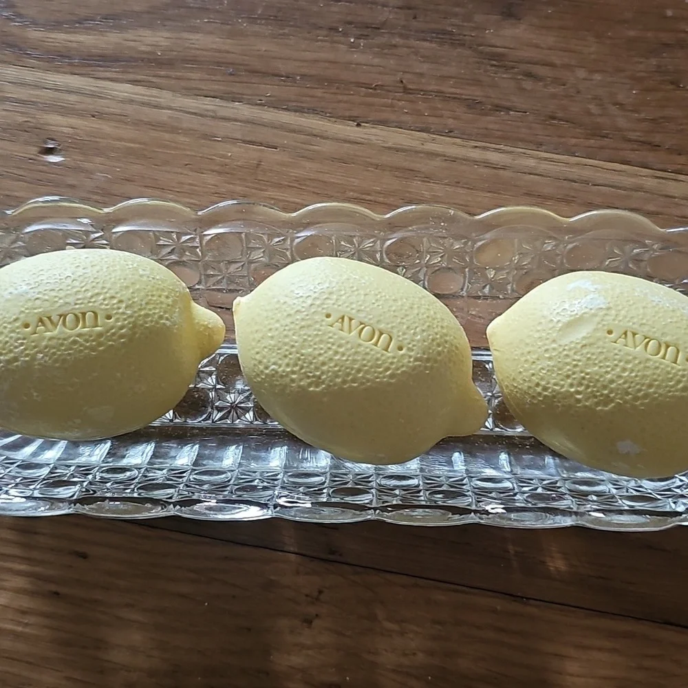 Avon Dish & Soaps Vintage Scalloped Crystal Soap Dish with 3 Lemon Soaps